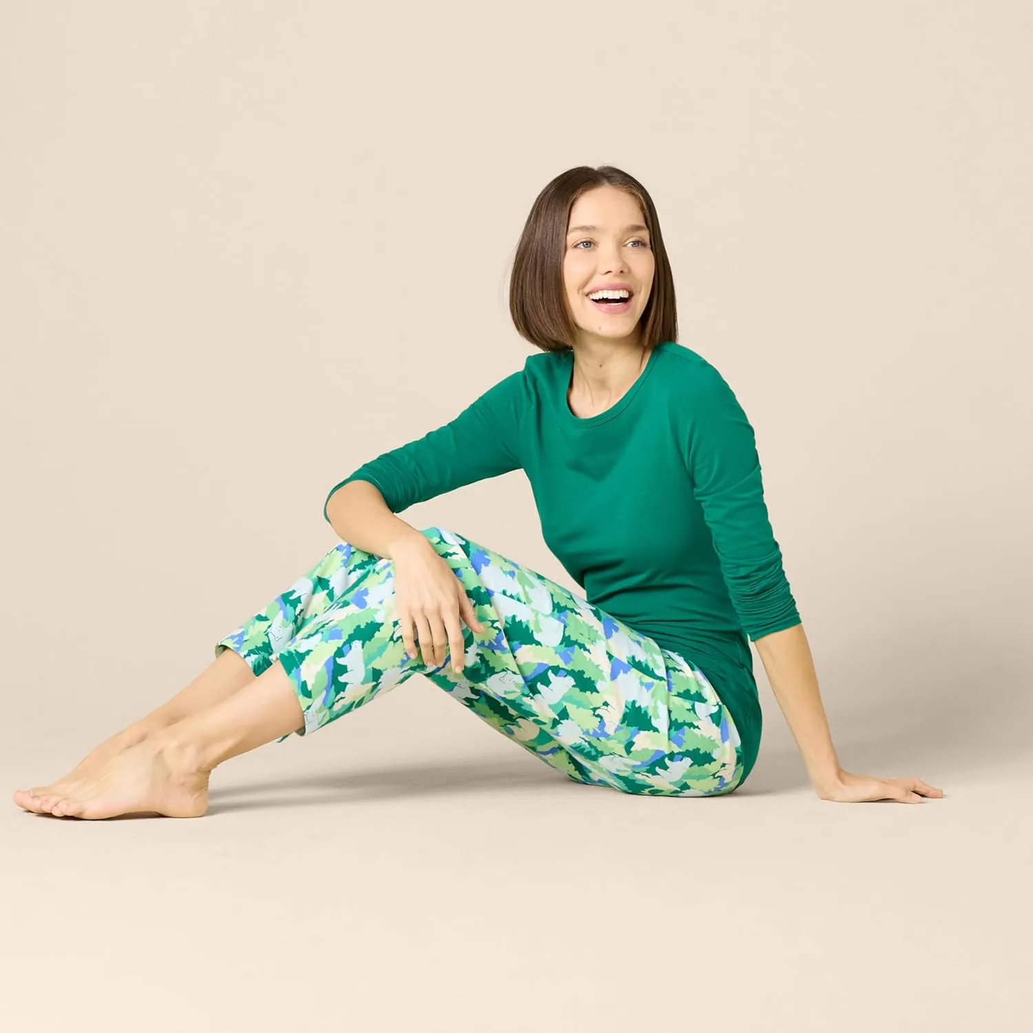Amazon Essentials Women's Lightweight Flannel Pant and Long-Sleeve T-Shirt Sleep Set
