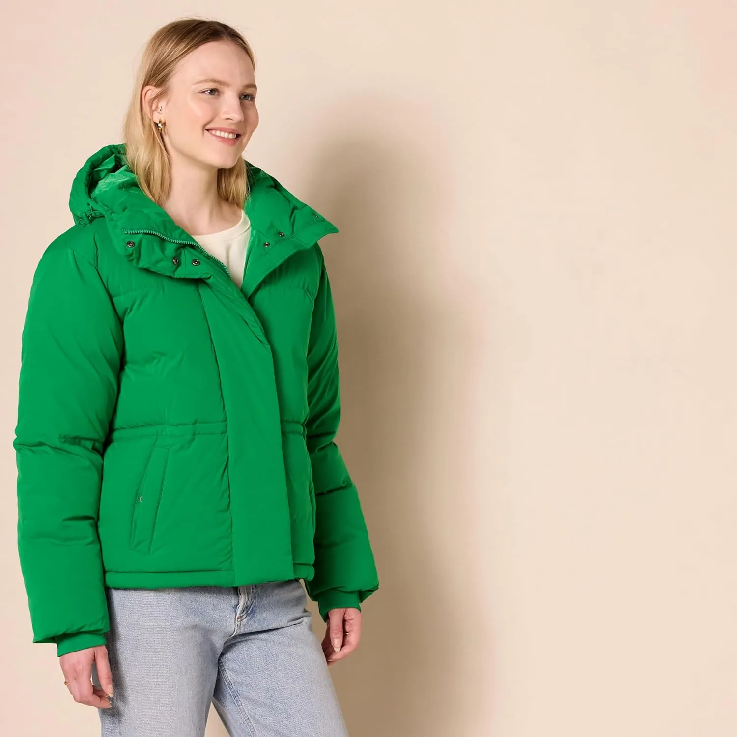 Amazon Essentials Women's Short Waisted Puffer Jacket (Available in Plus Size)