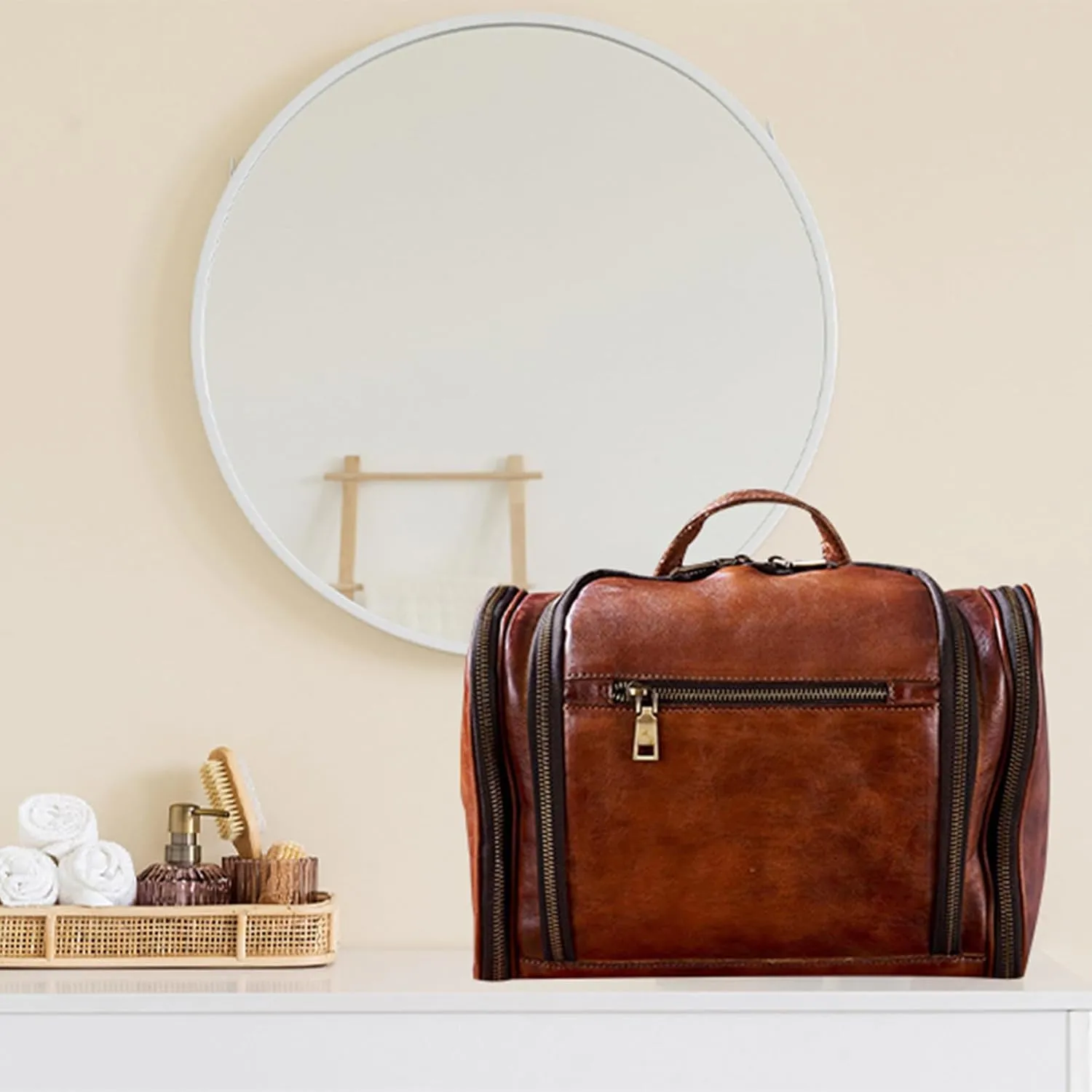 Toiletry Bag for Men Women with Hanging Hook,Full Grain Leather Handcrafted Vintage Travel Dopp Kit,Leather Toiletry Cosmetic Pouch,Large Shaving Bag Brown